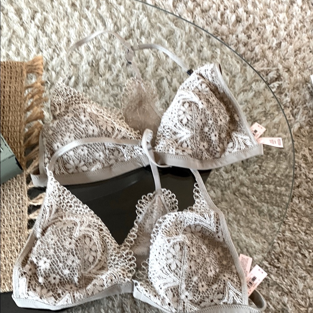 Elegant Lace Bralette in Cream